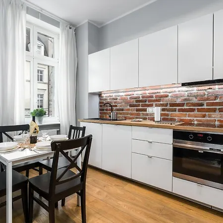 Old Town Garbary By Renters * Πόζναν